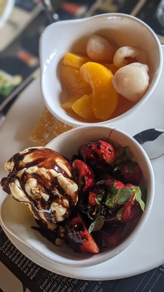 Fraise Litchis Et Abricot Avec Glace Vanille